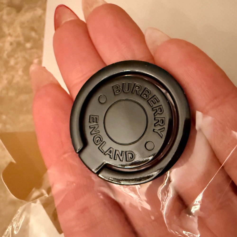 Burberry Hero Parf GWP Phone Ring/ Phone Stand